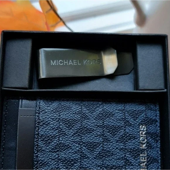 SOLD!!! Michael Kors Men's Signature Black and Navy Card Wallet & Money Clip - Picture 4 of 6